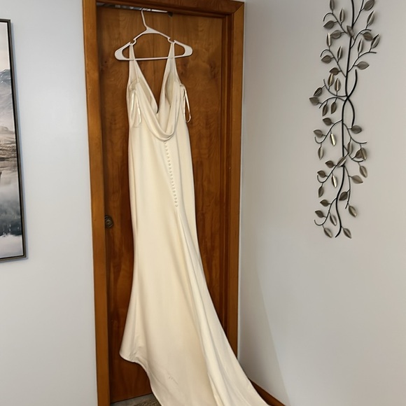 Made with Love Wedding Dress - Picture 4 of 4
